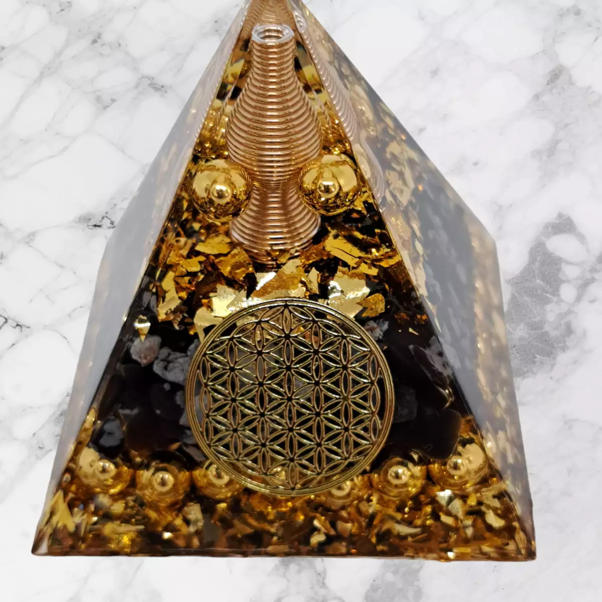 Orgonite  pyramide fleur de vie